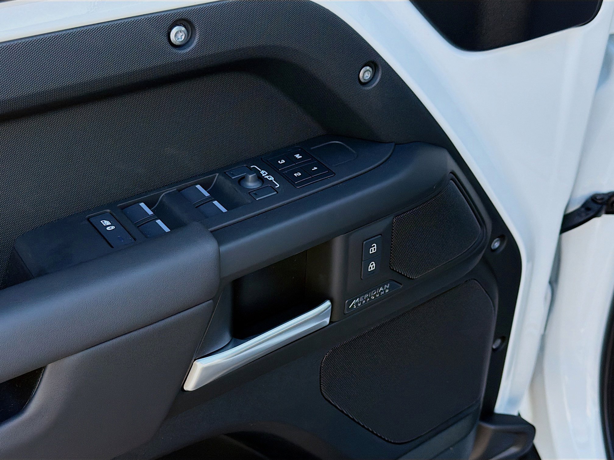 New 2026 Fuji White Land Rover X-Dynamic SE image 22