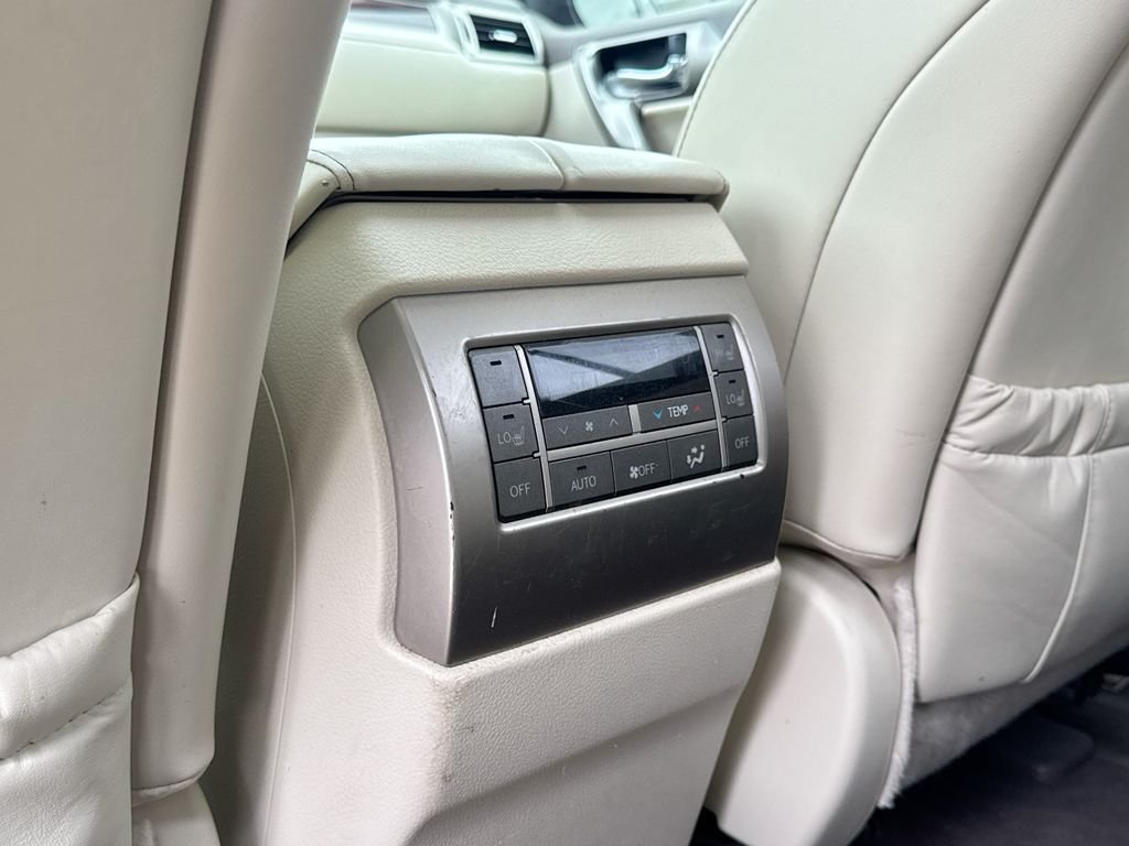 Used 2018  Lexus 460 image 32