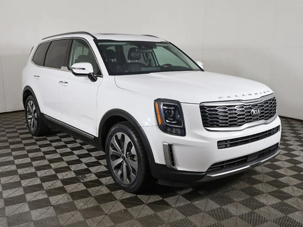 Used 2020 Kia Telluride S with VIN 5XYP6DHC4LG082302 for sale in Cleveland Heights, OH