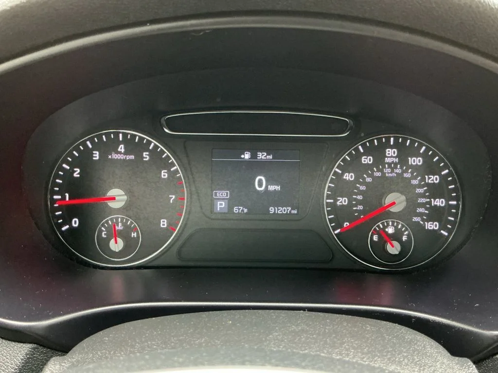 Used 2019 Black Kia L image 16