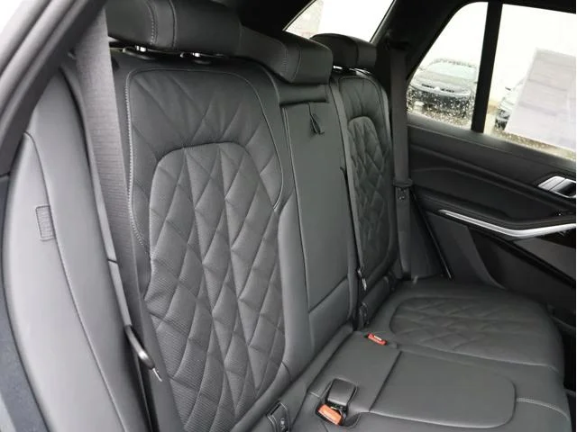 New 2026 Mineral White Metallic BMW xDrive40i image 13