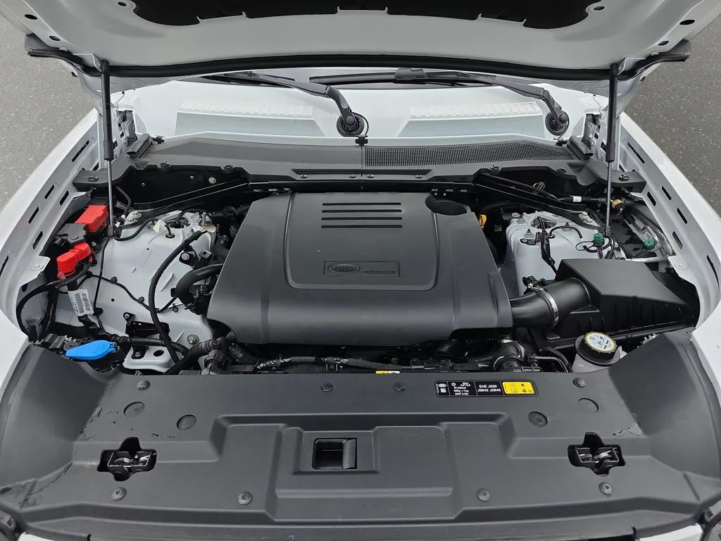 New 2026 Fuji White LAND ROVER S image 31