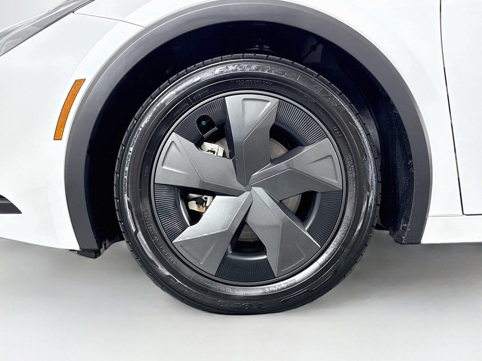 Used 2025 Wind Chill Pearl Toyota LE image 39