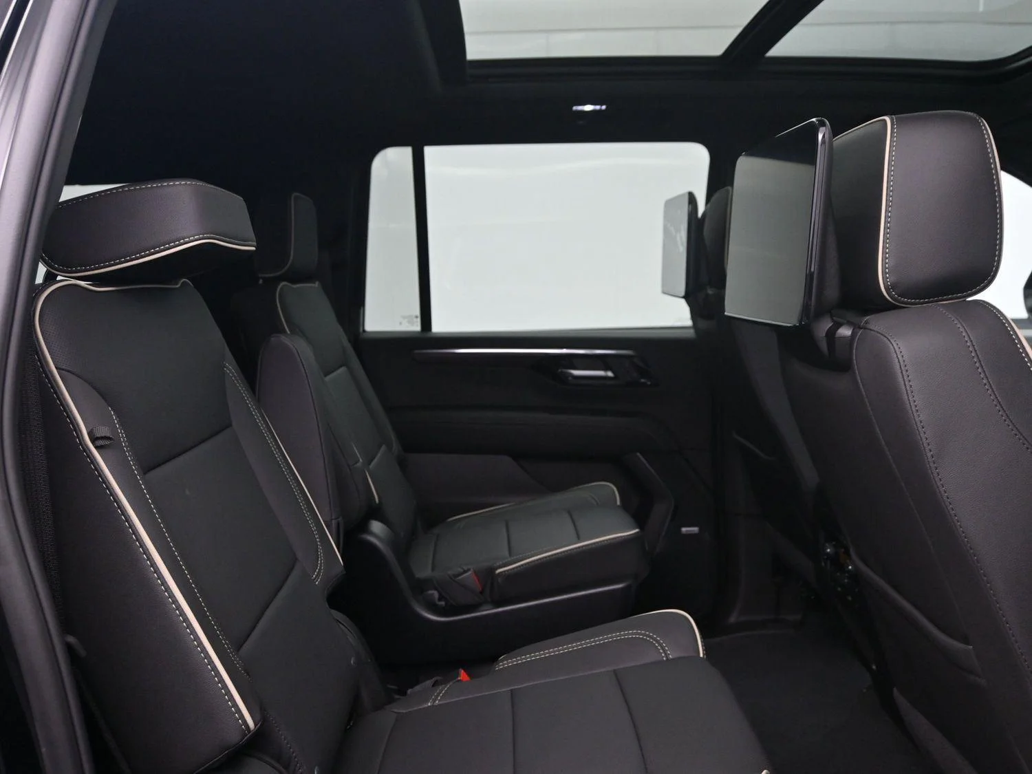 2026 Chevrolet Suburban Premier - Photo 14