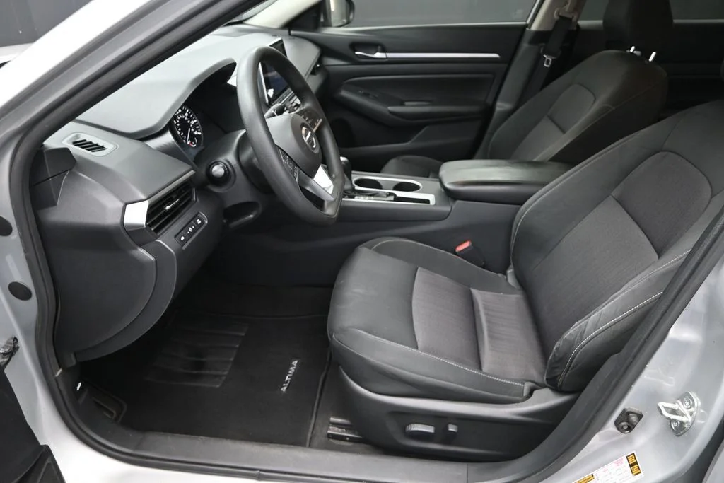 Used 2022 Silver Nissan 2.5 SV image 16