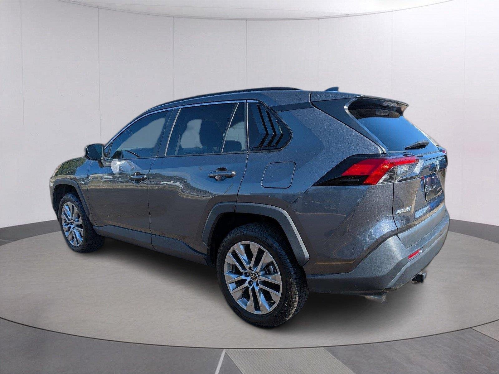 Used 2022 Magnetic Gray Metallic Toyota XLE Premium image 5