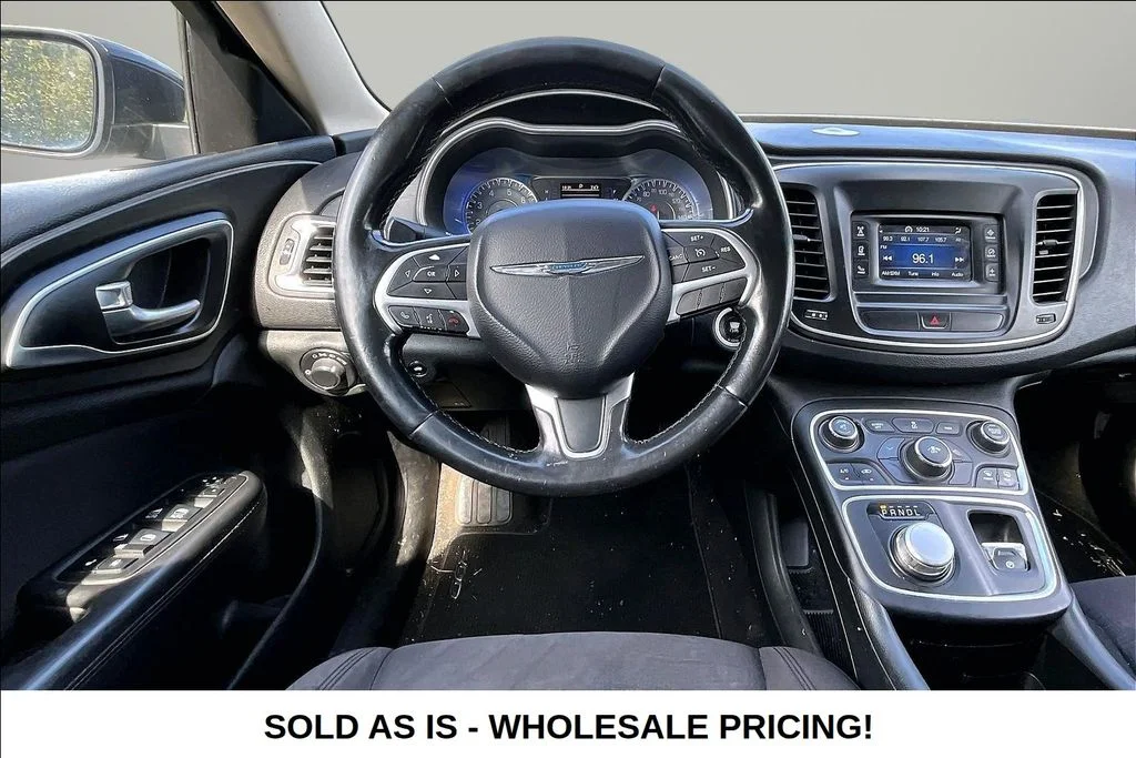 Used 2015  Chrysler Limited image 8