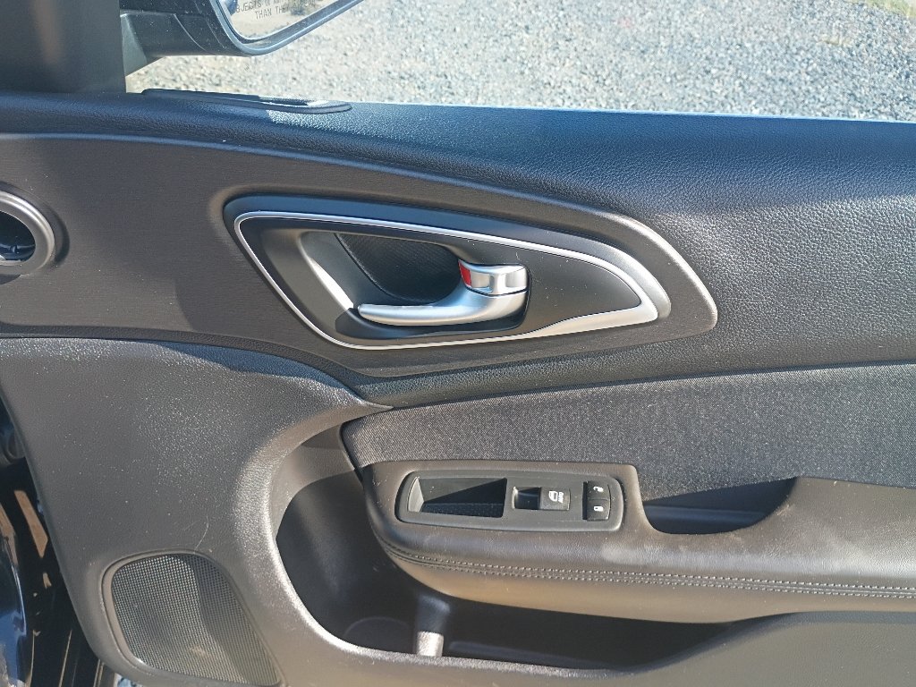Used 2016 Black Clearcoat Chrysler Limited image 11