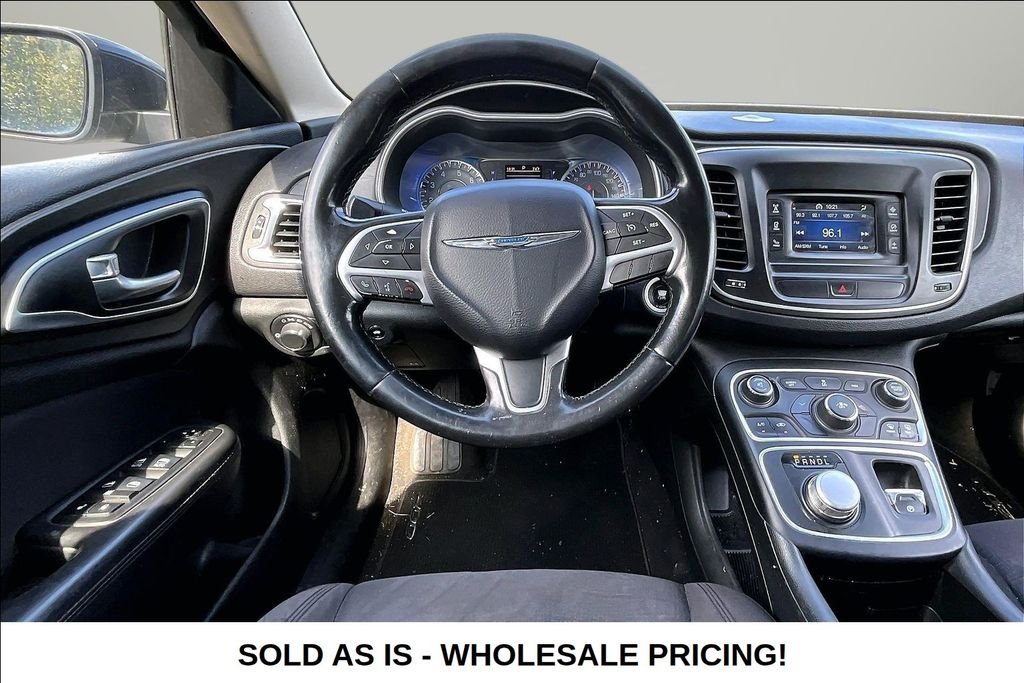 Used 2015  Chrysler Limited image 8