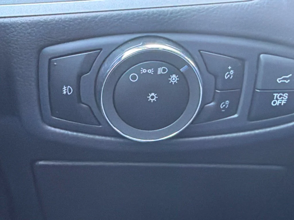 Used 2023 Oxford White Ford SEL image 25