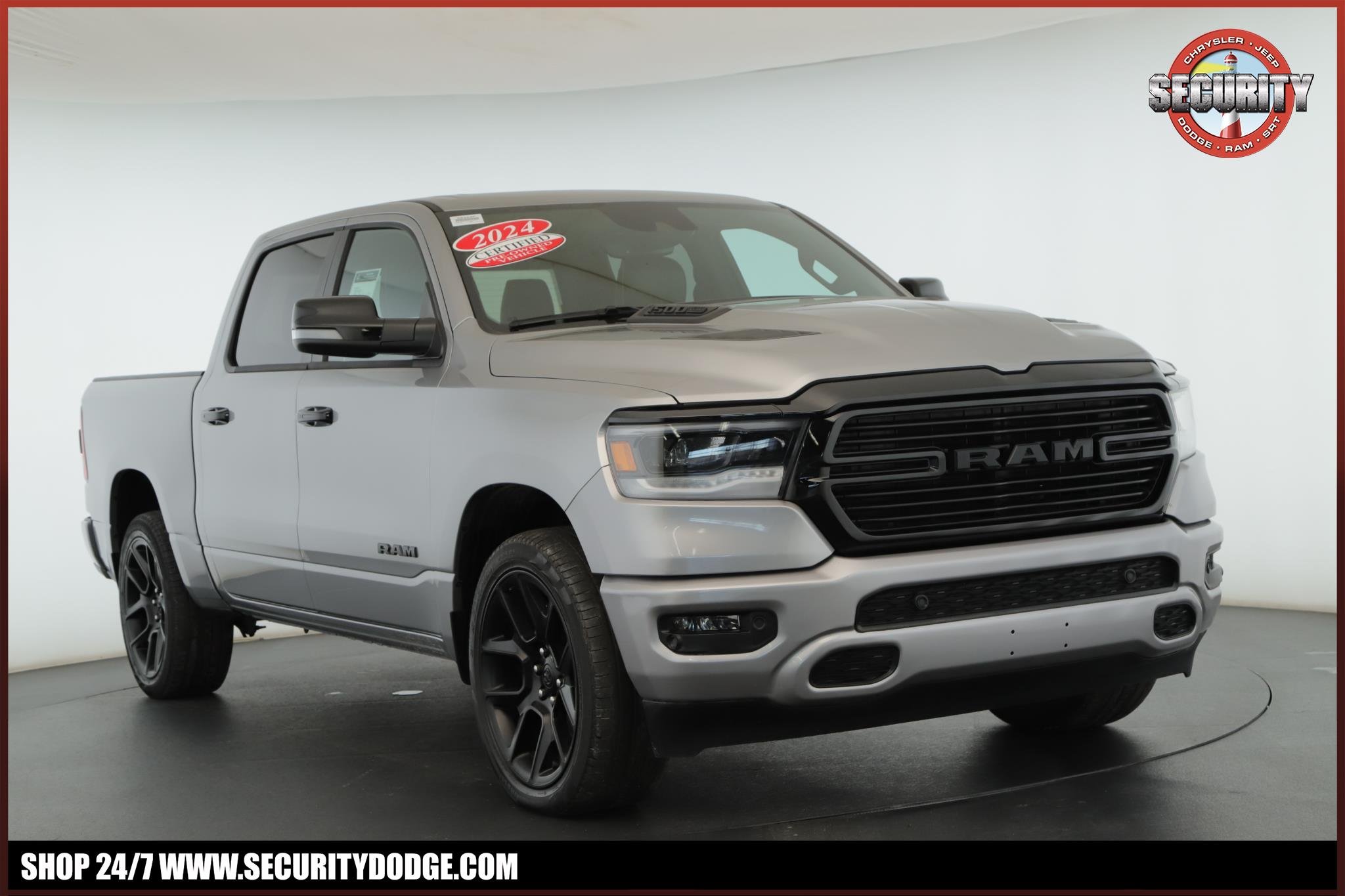 2024 RAM 1500 Laramie 4x4 Crew Cab 5'7's photo