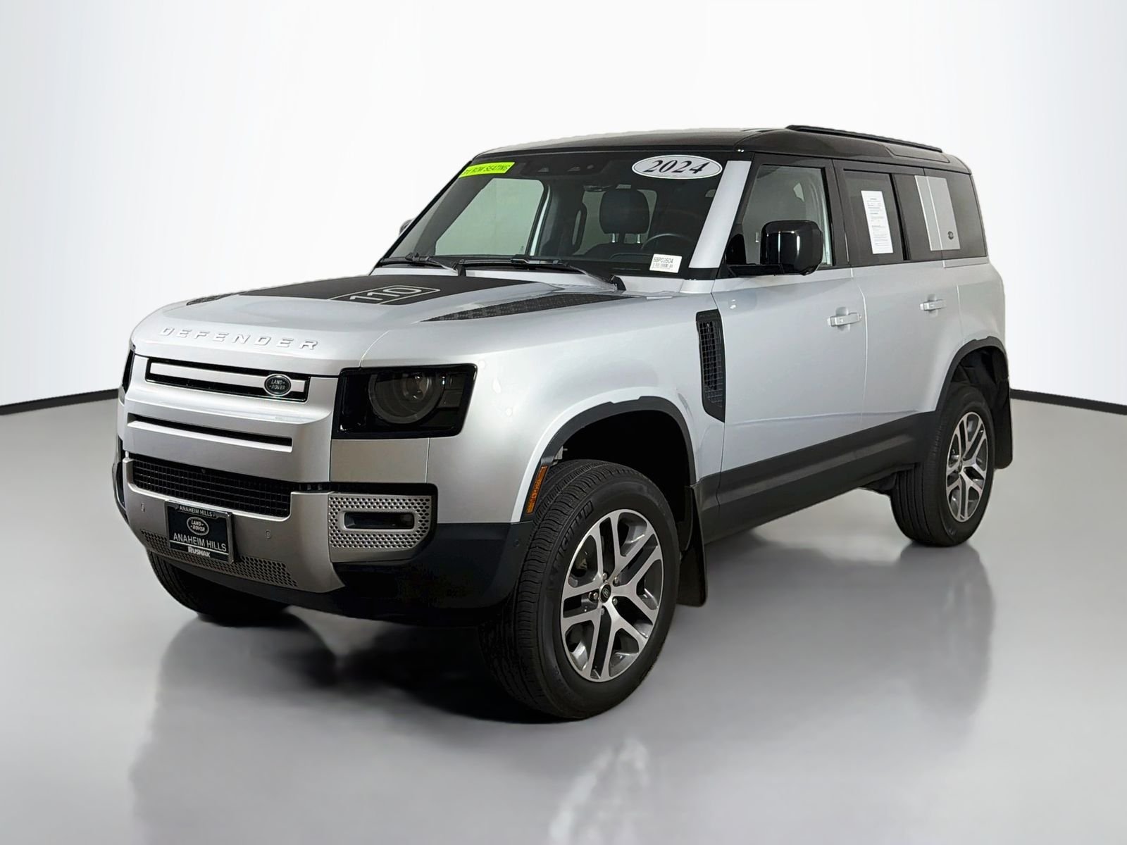 Used 2024 Hakuba Silver Metallic Land Rover S image 1