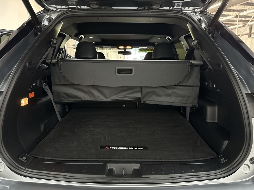 Used 2024  Mitsubishi SEL image 36