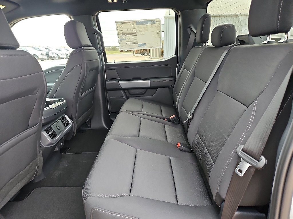 New 2026 Oxford White Ford XLT image 17