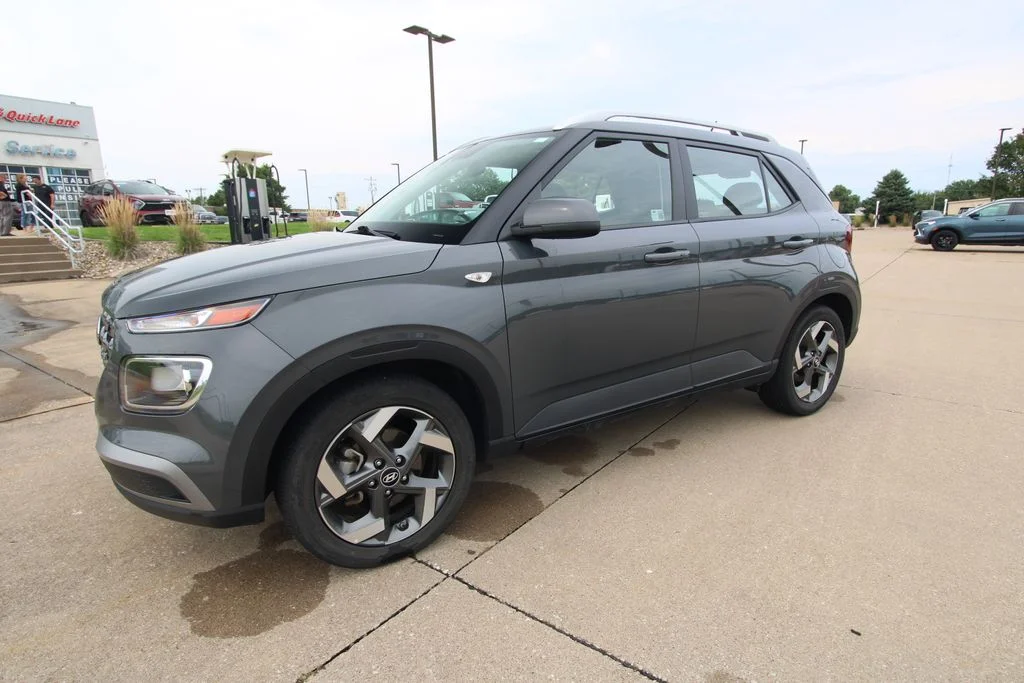 Used 2025 Gray Hyundai SEL image 17