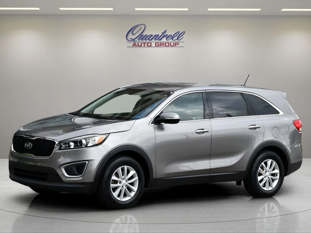 Used 2017 Titanium Silver Kia L image 8