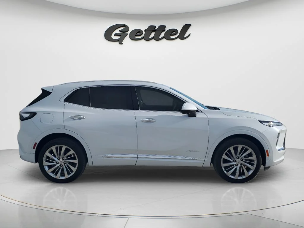 New 2026 Iridescent White Tricoat Buick Avenir image 4
