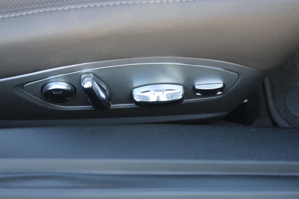Used 2018  Porsche Base image 11