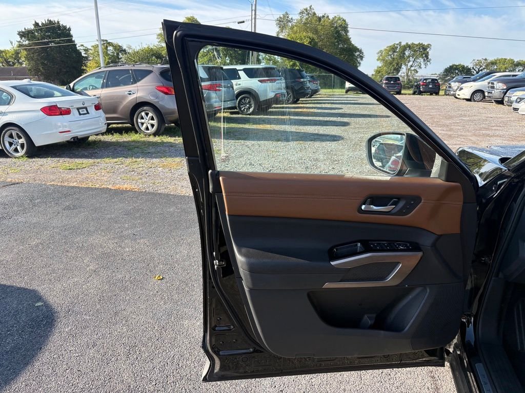 Certified Used 2025 Black Nissan Platinum image 15