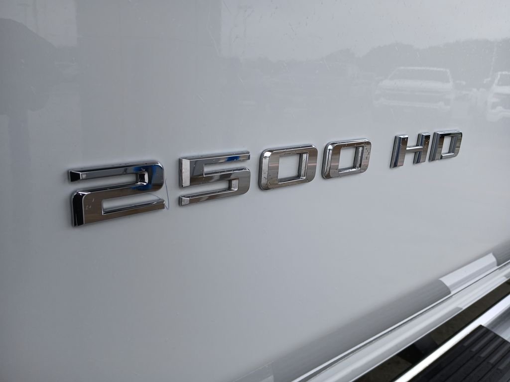 Used 2025 White Chevrolet LT image 33