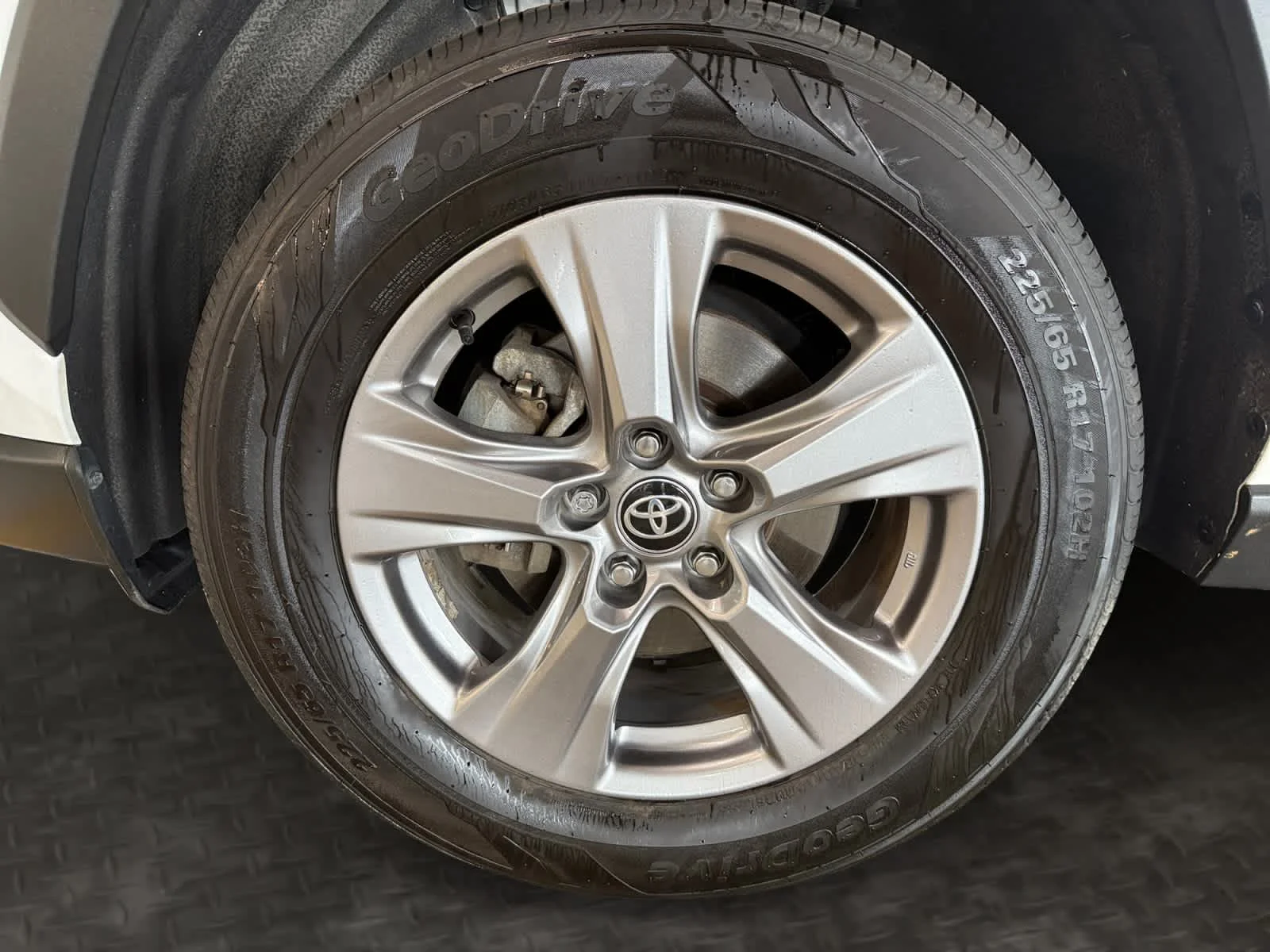Used 2024 Ice Cap Toyota Hybrid XLE image 9
