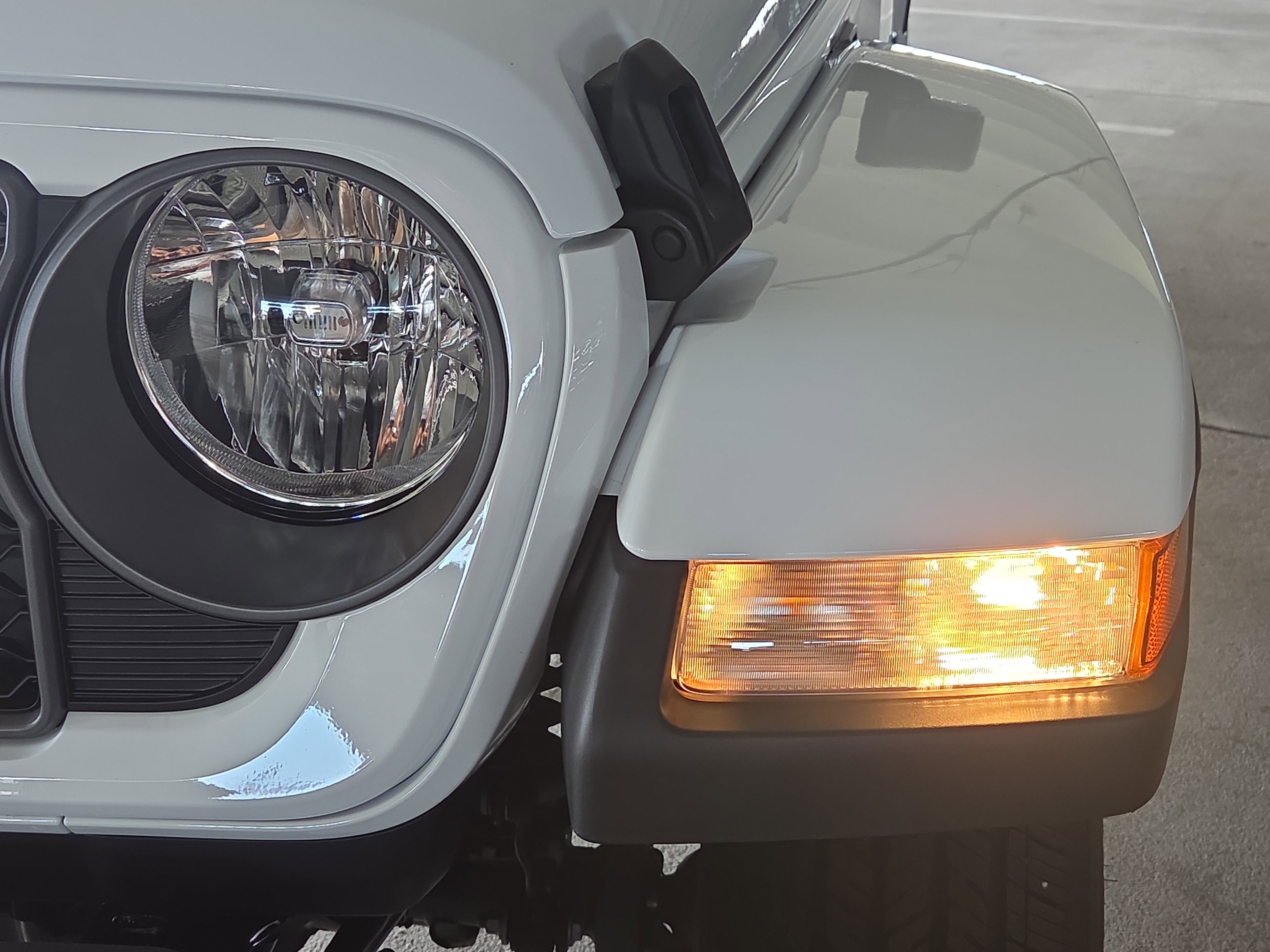 2025 Jeep Gladiator Sport S photo 2