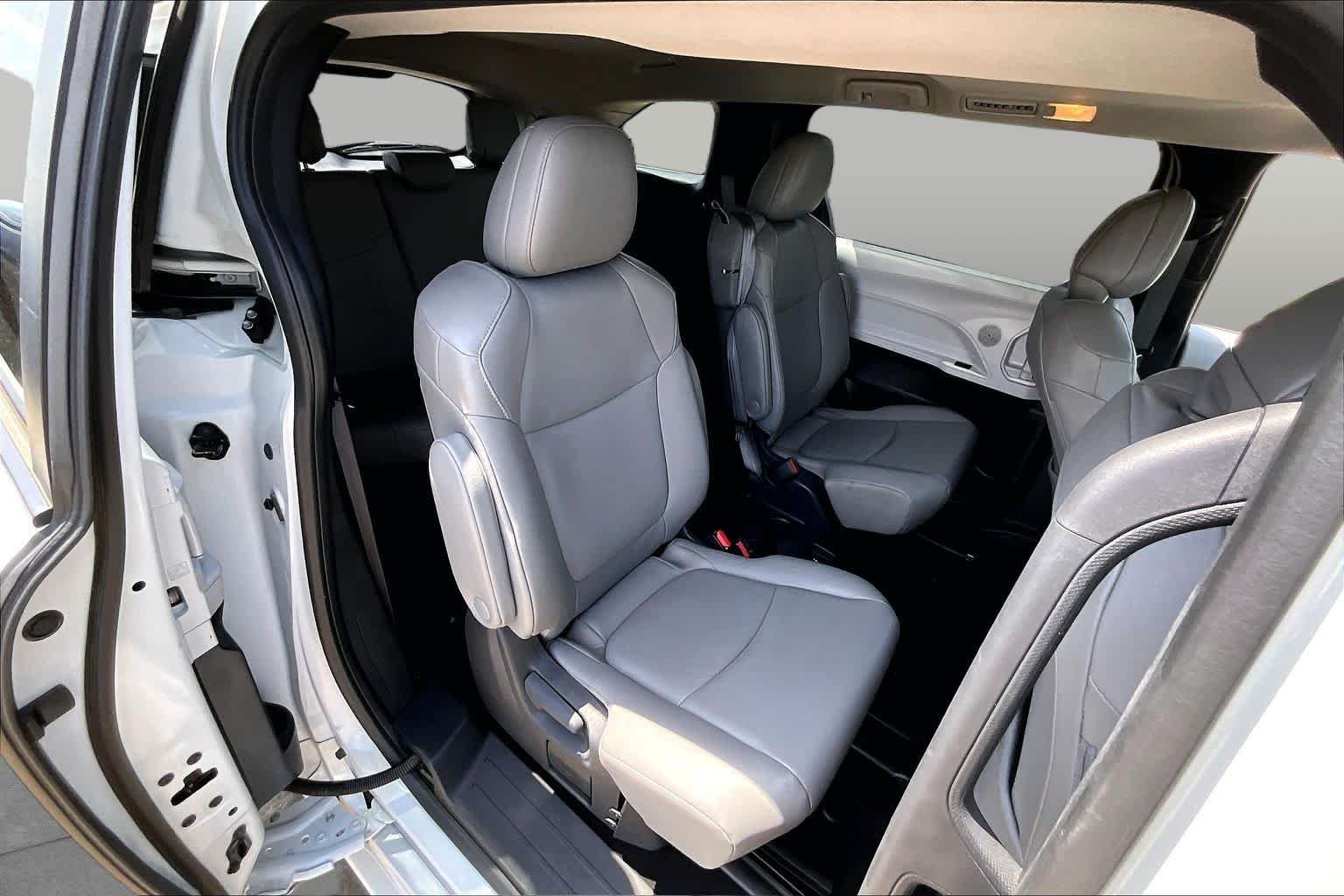 Used 2025 Wind Chill Pearl Toyota XLE image 20
