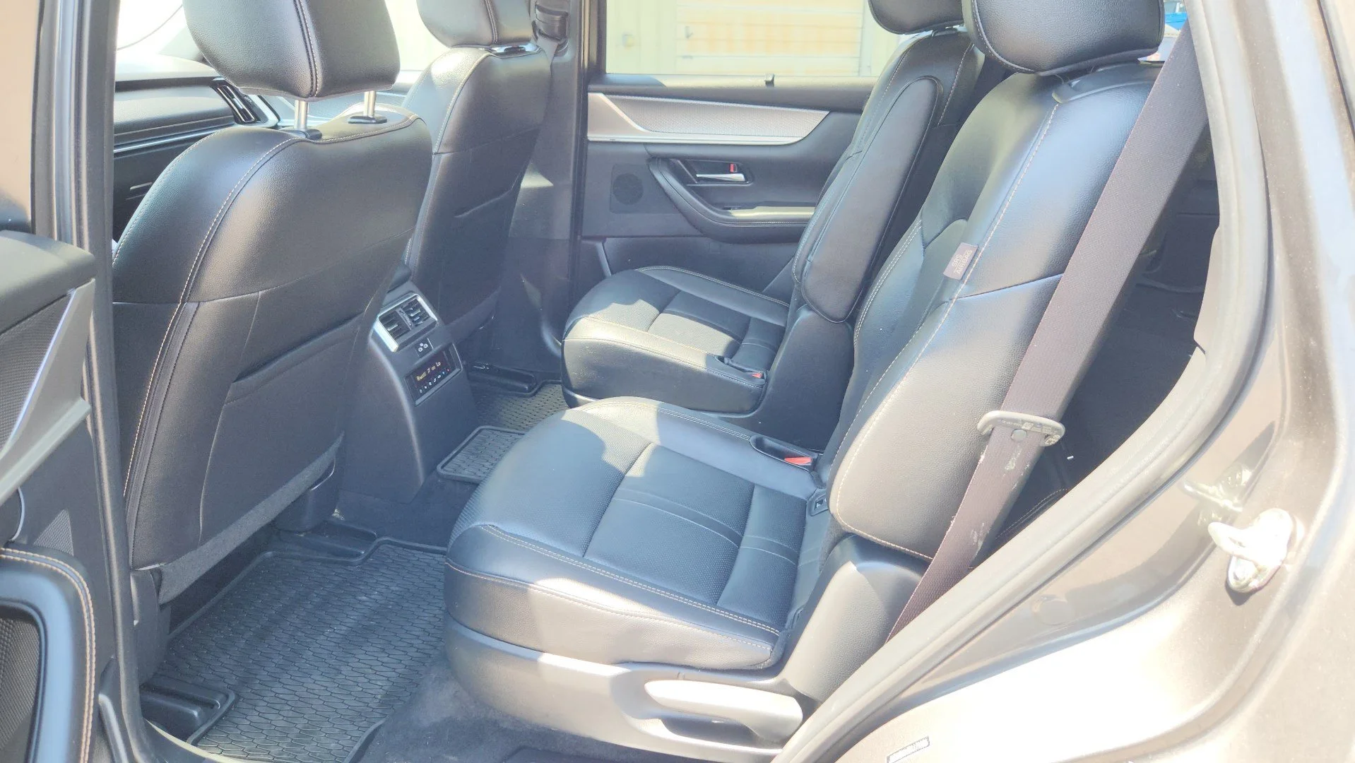 Used 2024 Machine Gray Metallic Mazda Preferred image 16