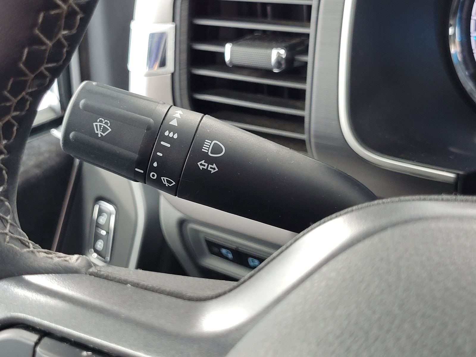 Used 2023 Black Ford XLT image 18