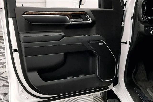 Used 2024 Summit White GMC Elevation image 21