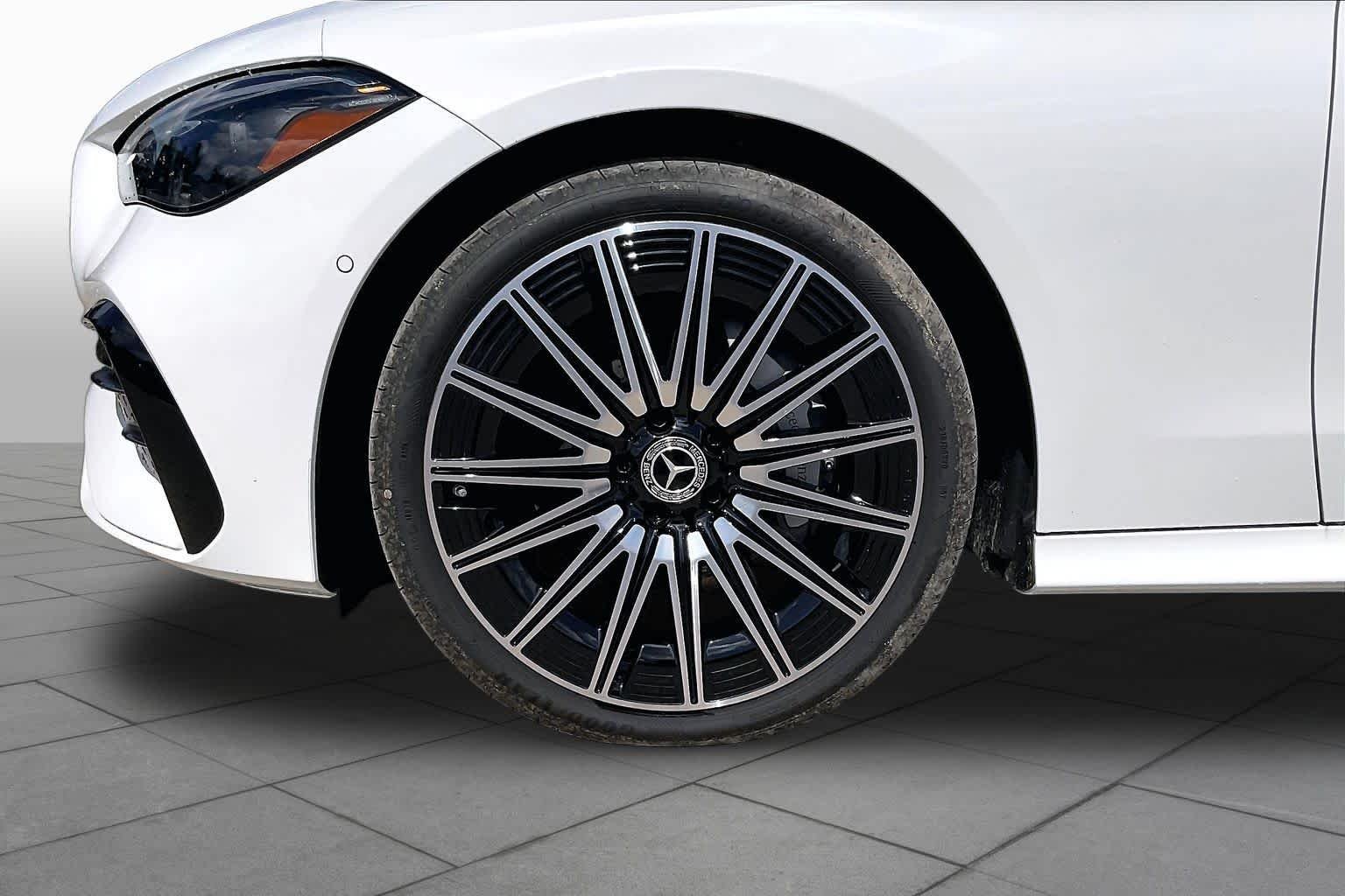 New 2026 MANUFAKTUR Moonlight White Metallic Mercedes-Benz CLE 300 image 15