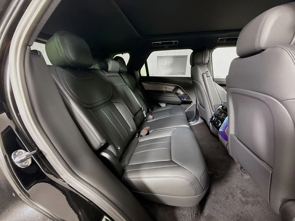 New 2026 Santorini Black Land Rover SE image 30