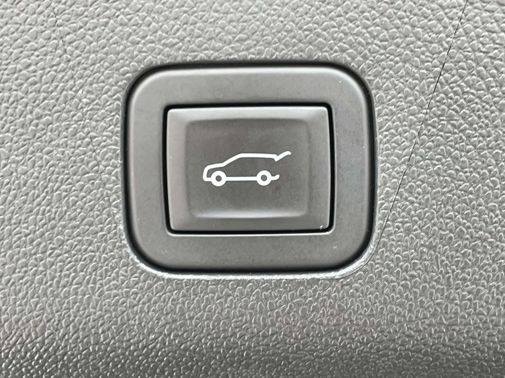 Used 2025 Gray Chevrolet Z71 image 41