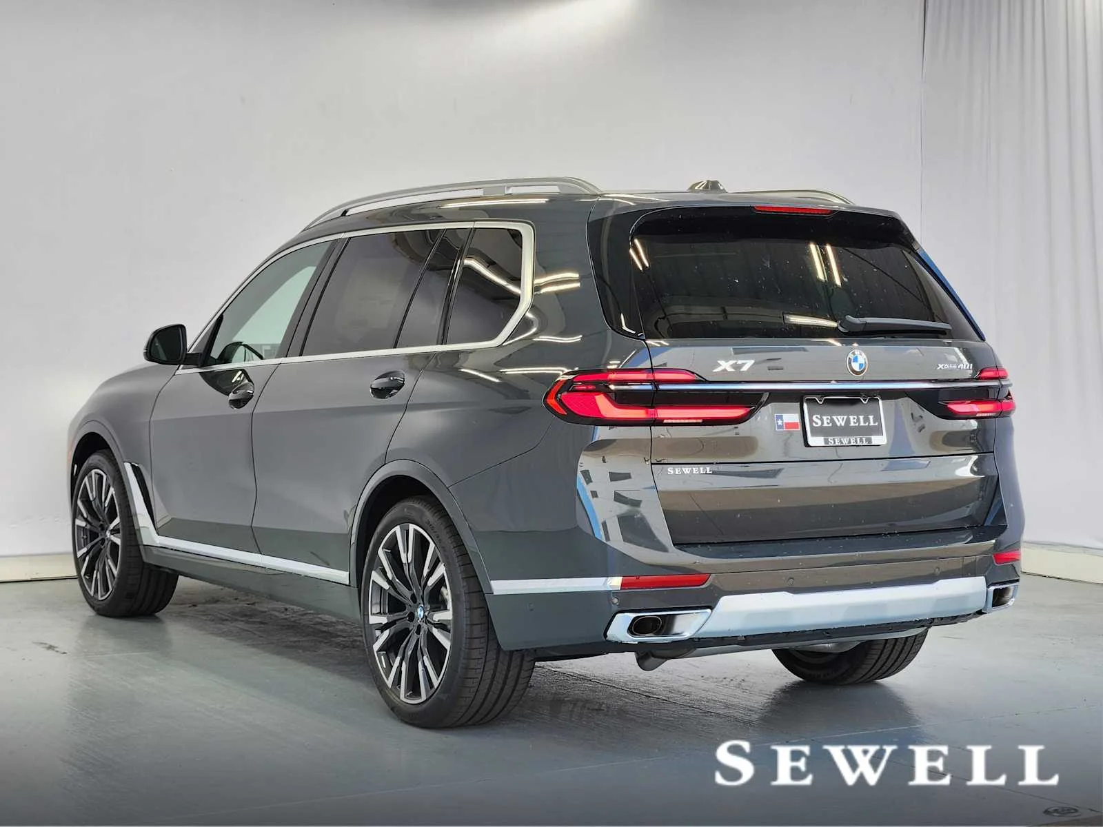 New 2026 Dravit Grey Metallic BMW xDrive40i image 3