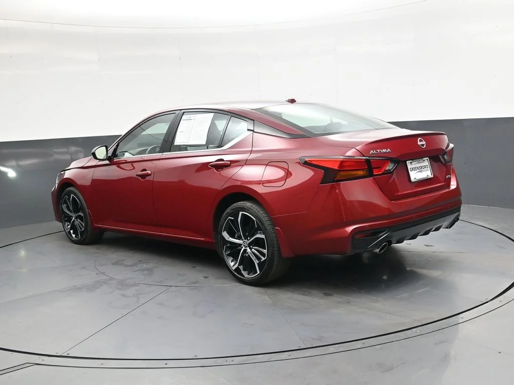 Used 2025 Red Nissan 2.5 SR image 8