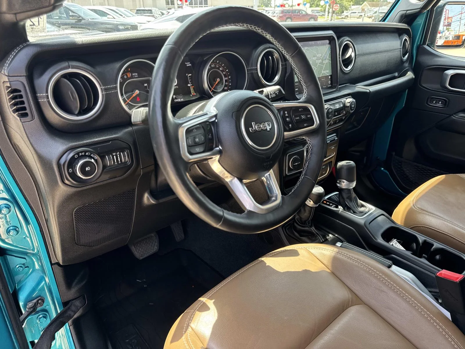 Used 2020 Green Jeep Sahara image 17