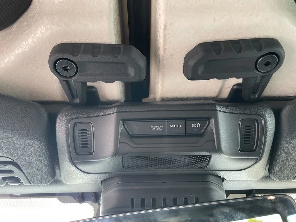New 2026 Anvil Clear-Coat Exterior Paint Jeep Mojave X image 24