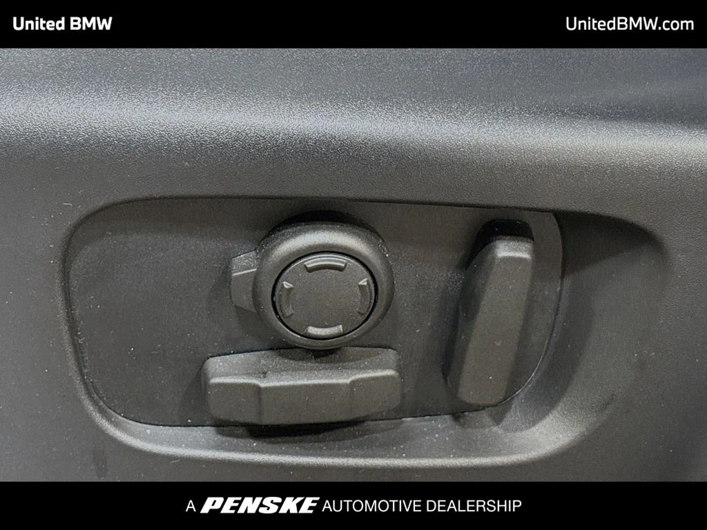 Used 2023  Land Rover S R-Dynamic image 4