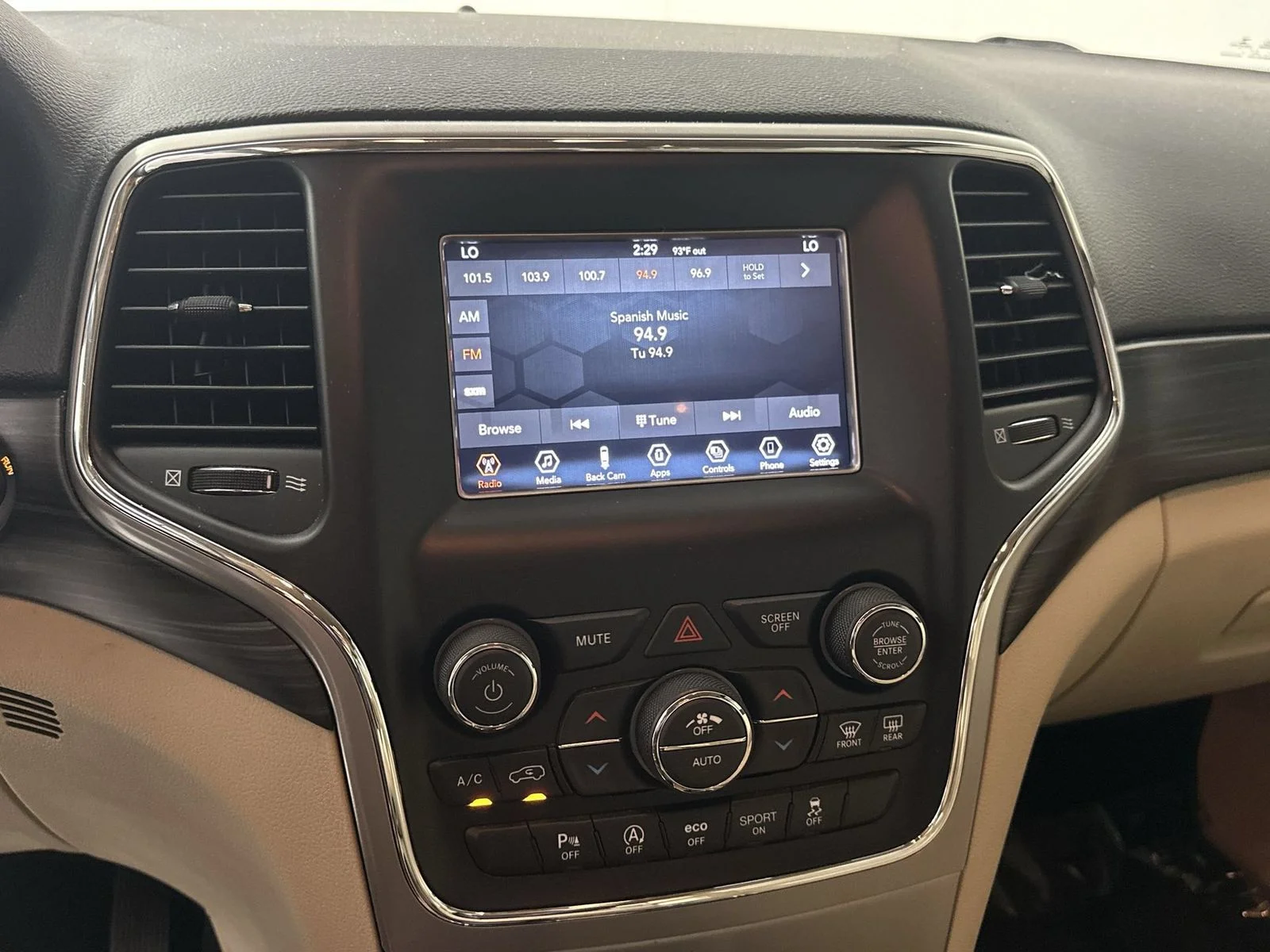 Used 2021 White Jeep Laredo E image 21