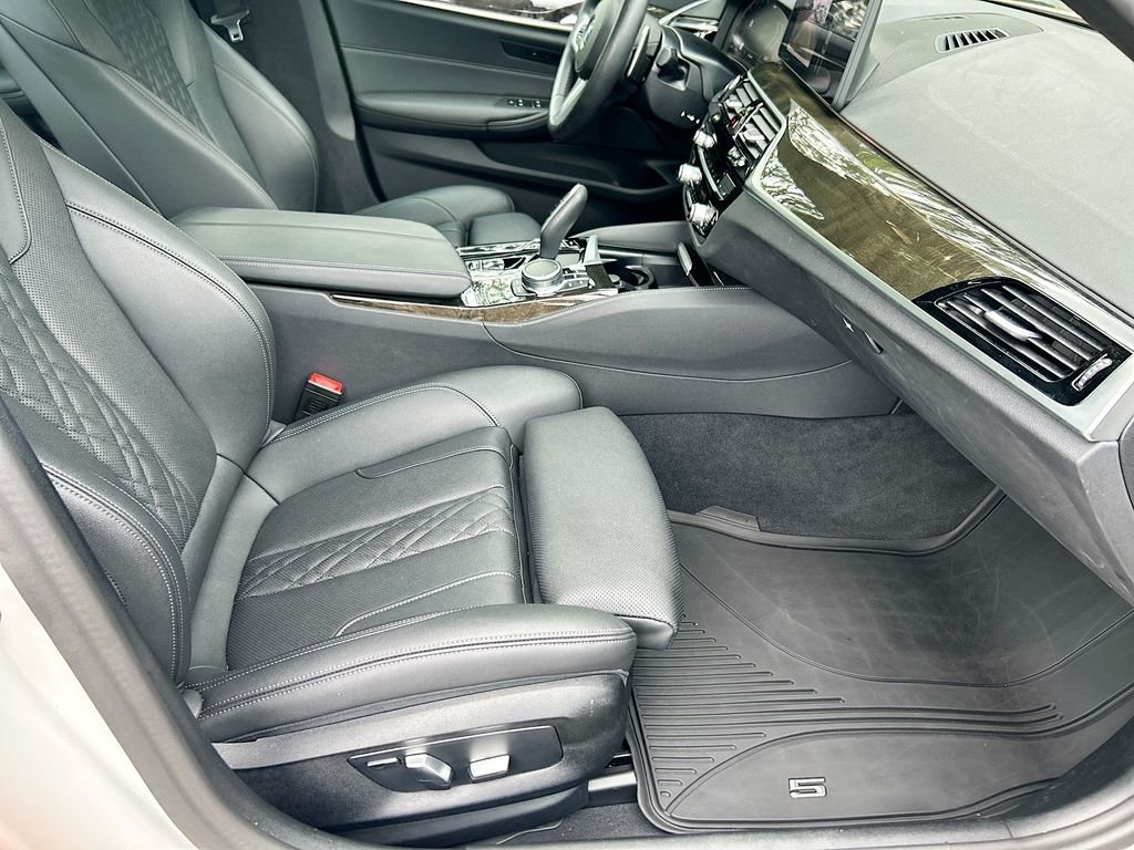 Used 2023 Alpine White BMW 530i xDrive image 29