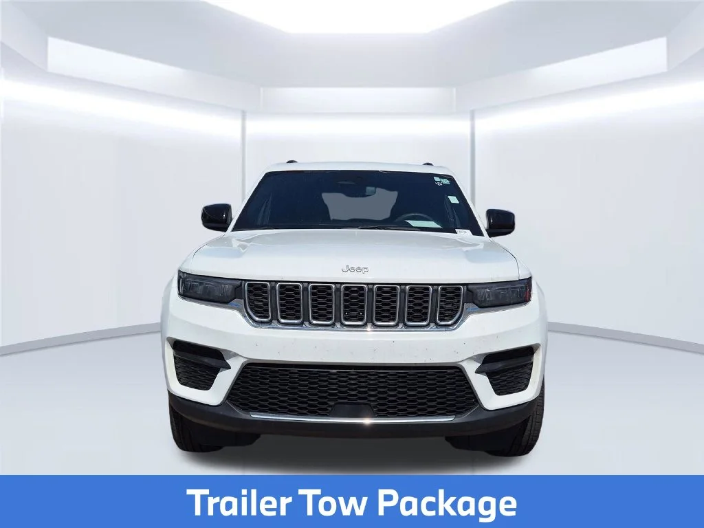 Used 2024 White Jeep Laredo image 6