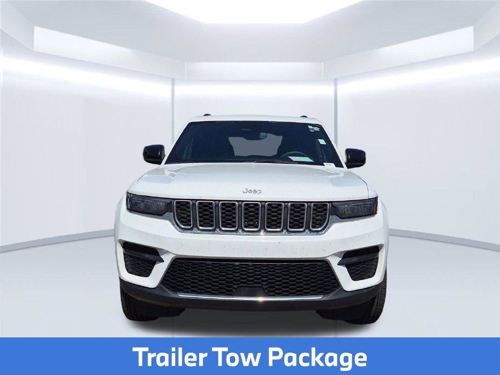 Used 2024 White Jeep Laredo image 6