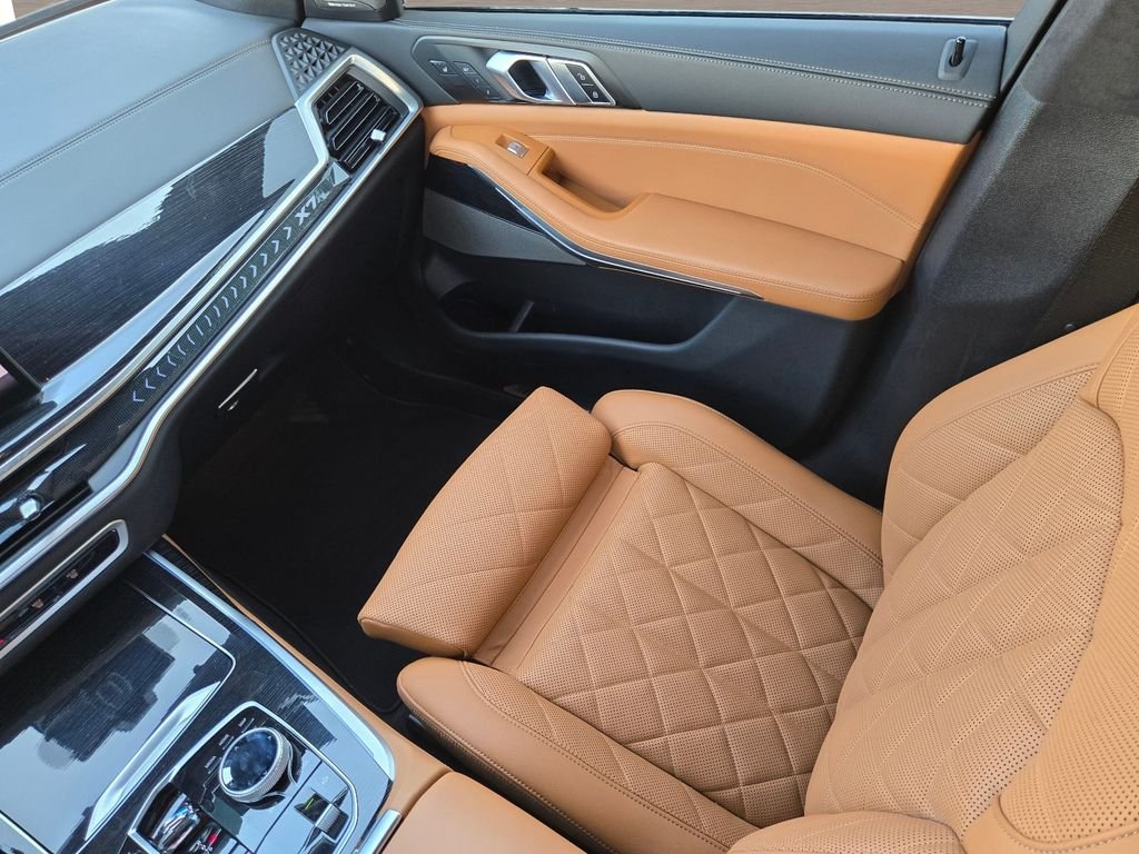 Used 2024 Black BMW xDrive40i image 18