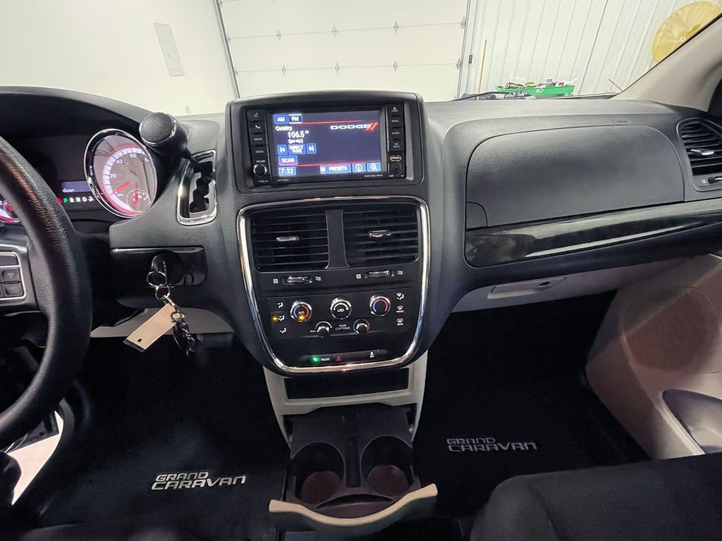 Used 2017 Blue Dodge SE image 31