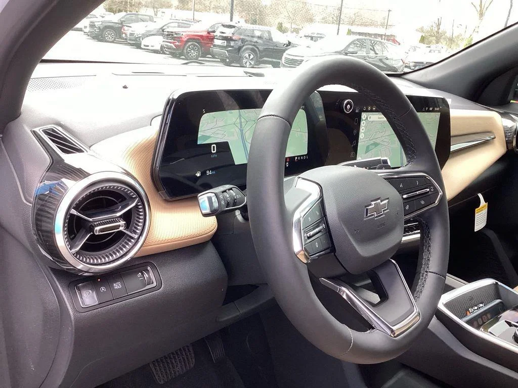 New 2026 Polar White Tricoat Chevrolet FWD ACTIV image 10