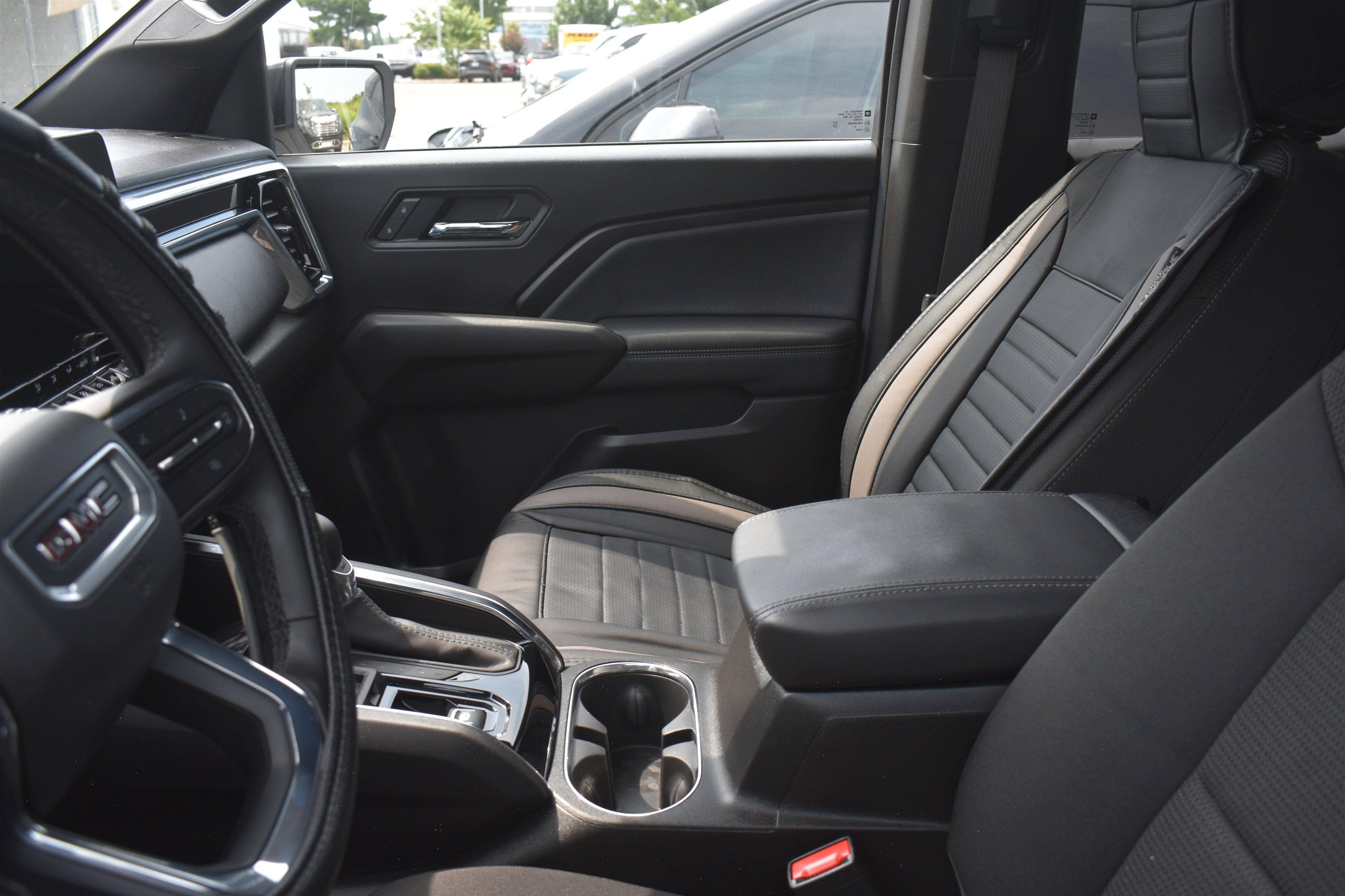 Used 2025 Summit White GMC Elevation image 7
