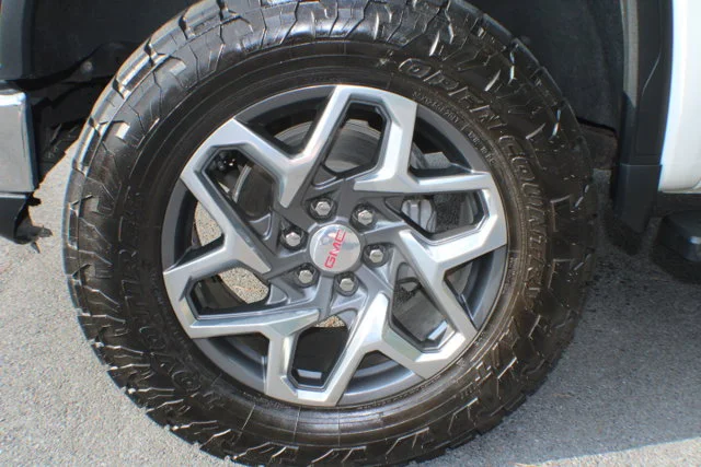 Used 2022 White Frost Tricoat GMC SLT image 5