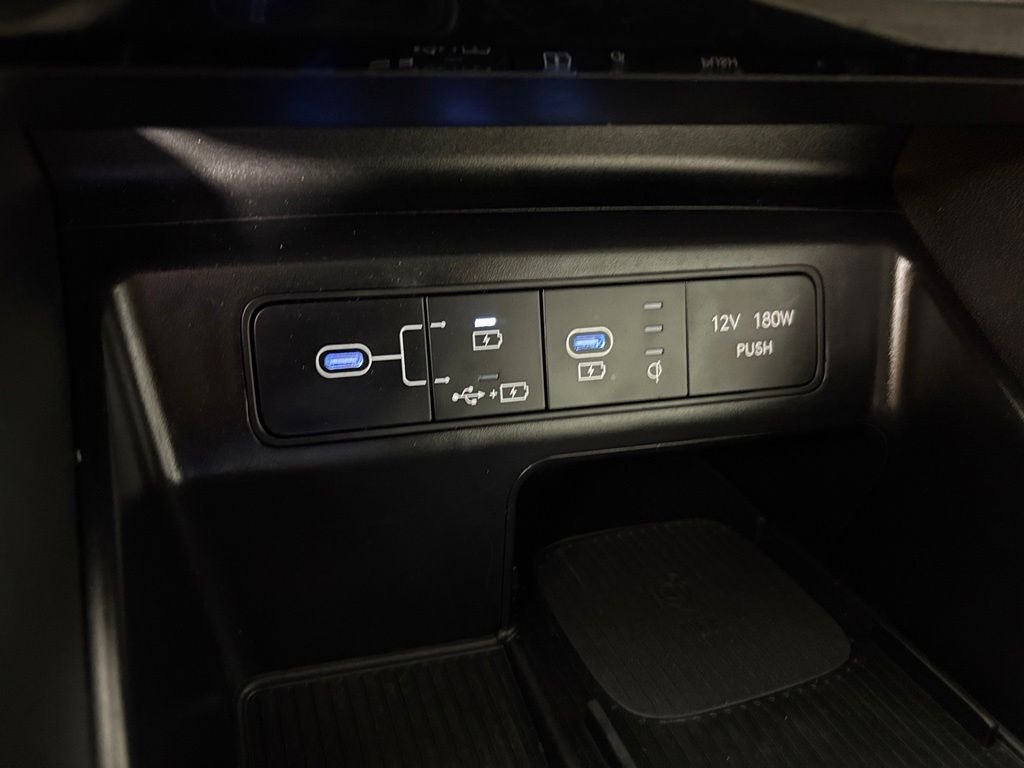 Used 2025 Silver Hyundai SEL image 28