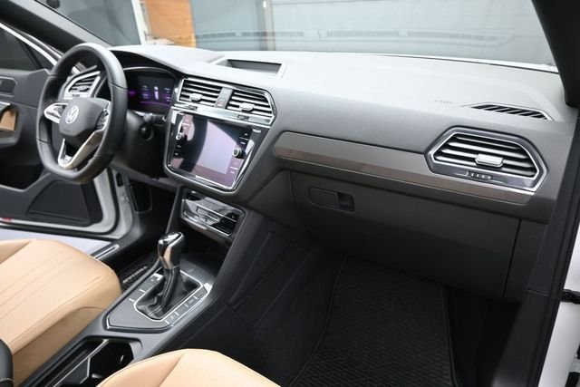 Used 2022 White Volkswagen 2.0T SE R-Line Black image 27