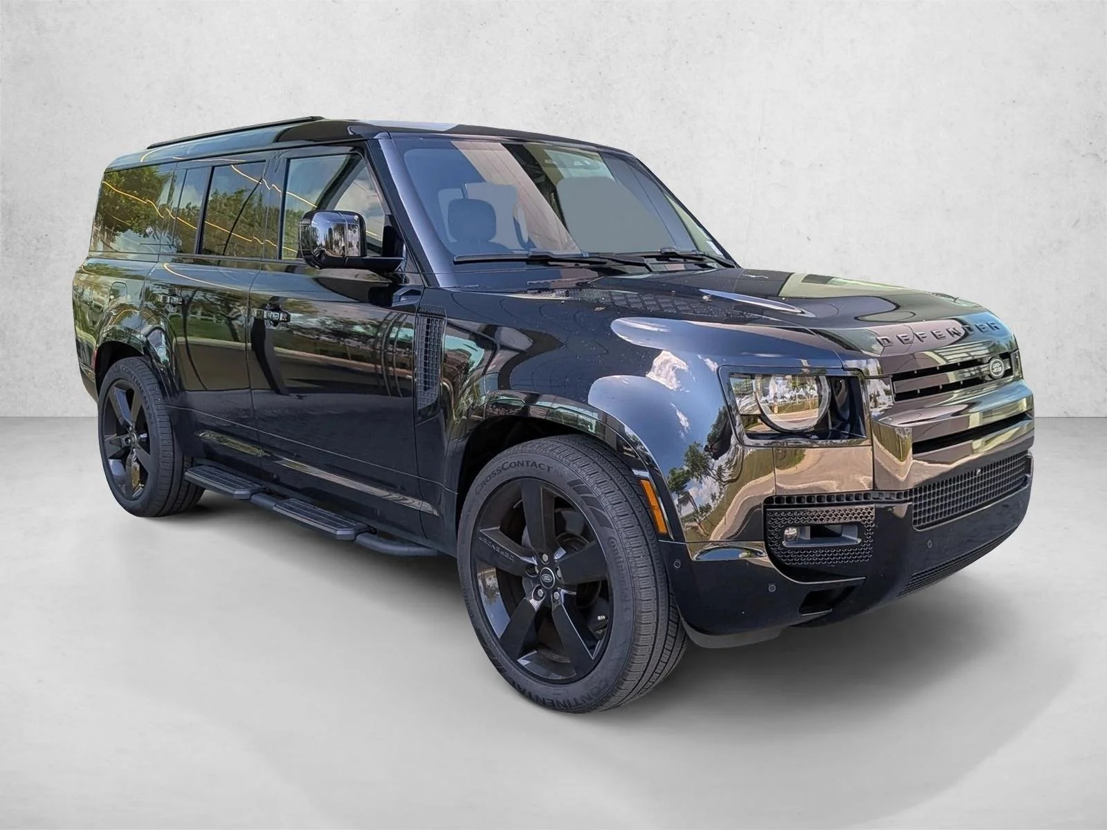 Used 2024 Black Land Rover X-Dynamic SE image 3